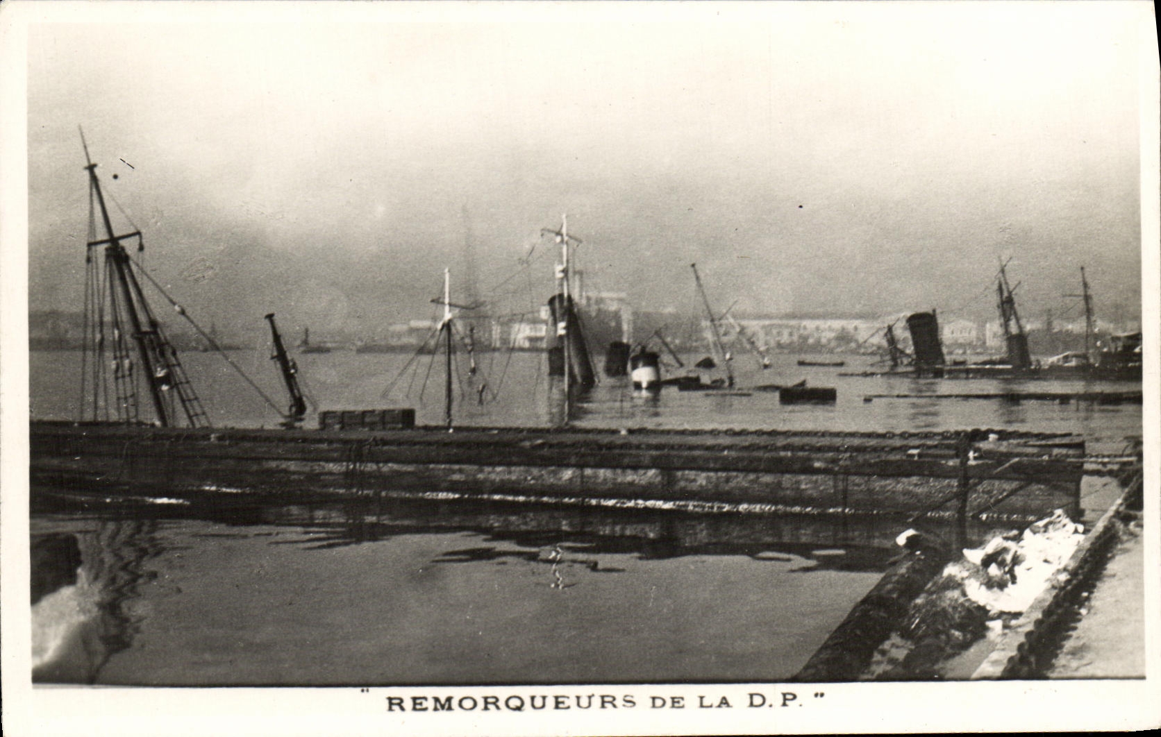 CPM Bateau Guerre Remorqueurs de la D P