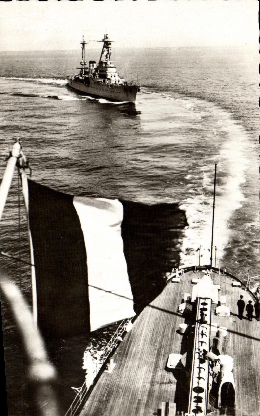 Navire de guerre en mer — Marine Française — Collection J.F.M. n°7