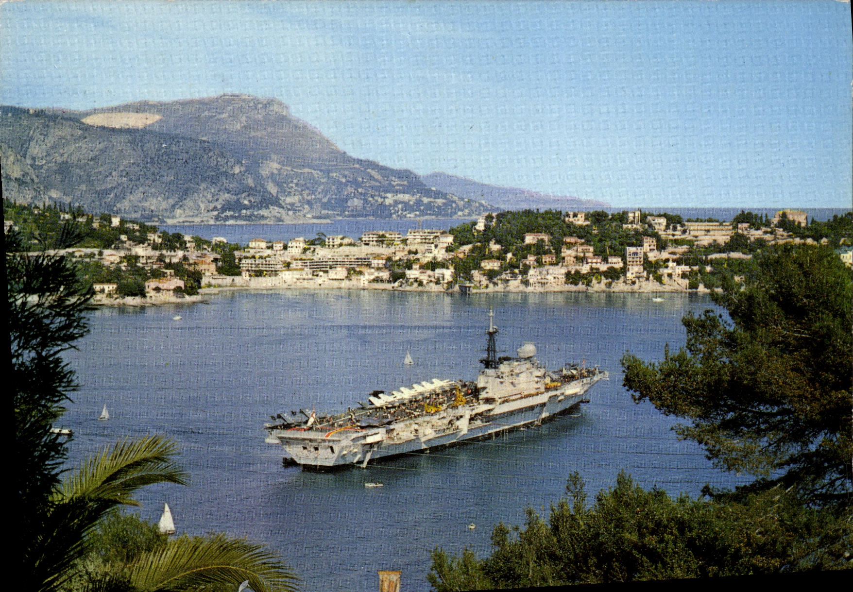 Vue sur la rade de VILLEFRANCHE-sur-MER — Le Cap-Ferrat — Au fond, la Tête de Chien — Éditions S.E.P.T. — n°4-232