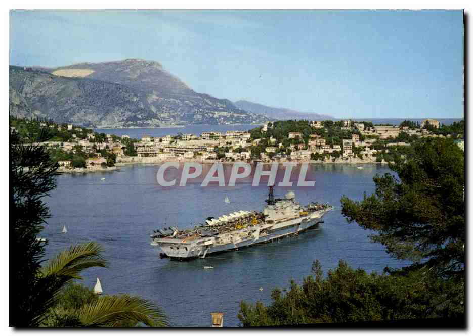 CPM Bateau Guerre Cote d Azur Vue sur la rade de Villefrance sur Mer Le Cap Ferrat Au fond la tete de chien 