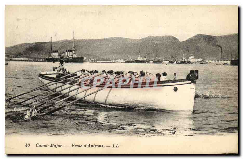 CPA Bateau Guerre Canot Major Ecole d Avirons