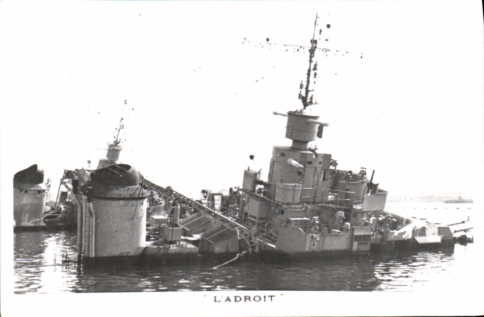 CPM Bateau Guerre L Adroit