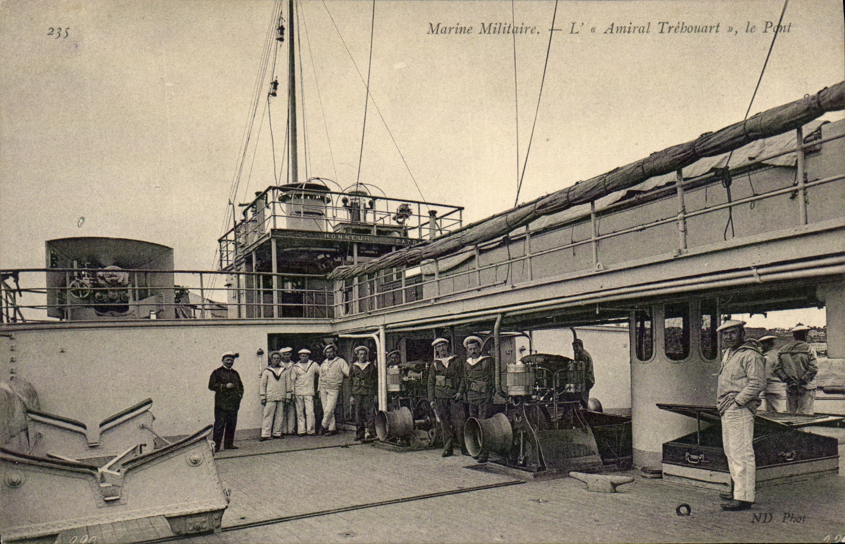 CPA Bateau Guerre Marine Militaire L Amiral Trehouart Le Pont