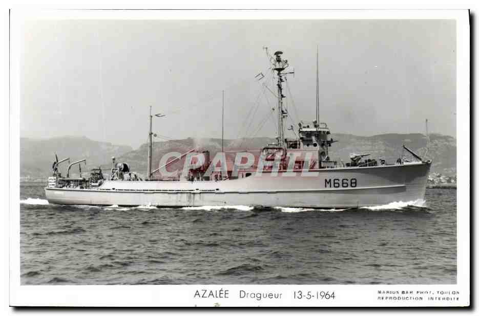 CPM Bateau Guerre Azalee Dragueur 1964