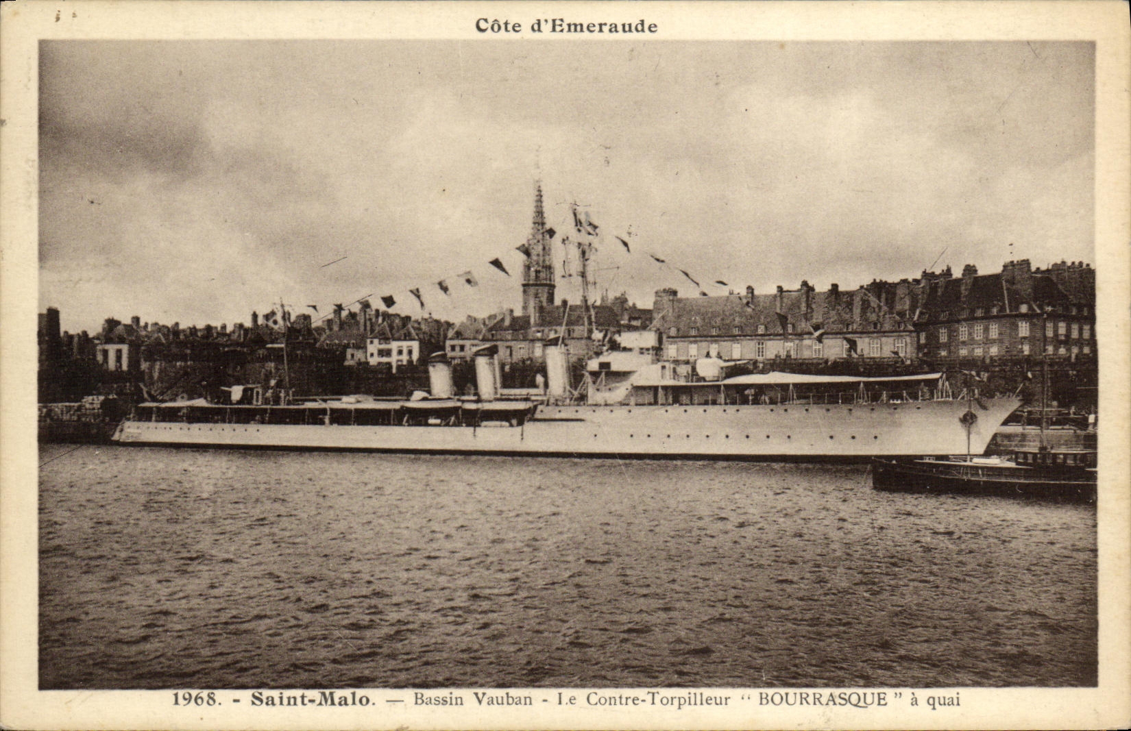 CPA Bateau Guerre Saint Malo Bassin Vauban Le Contre Tropilleur Bourrasque a quai