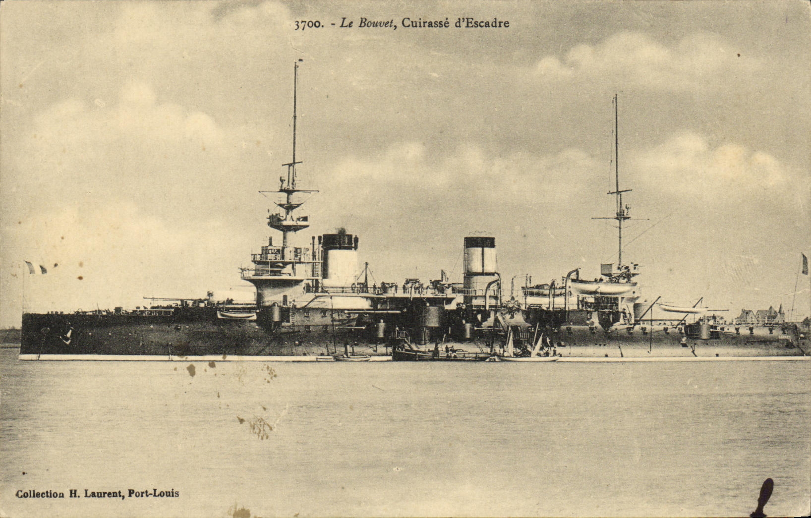 CPA Bateau Guerre Le Bouvet Cuirasse d Escadre 