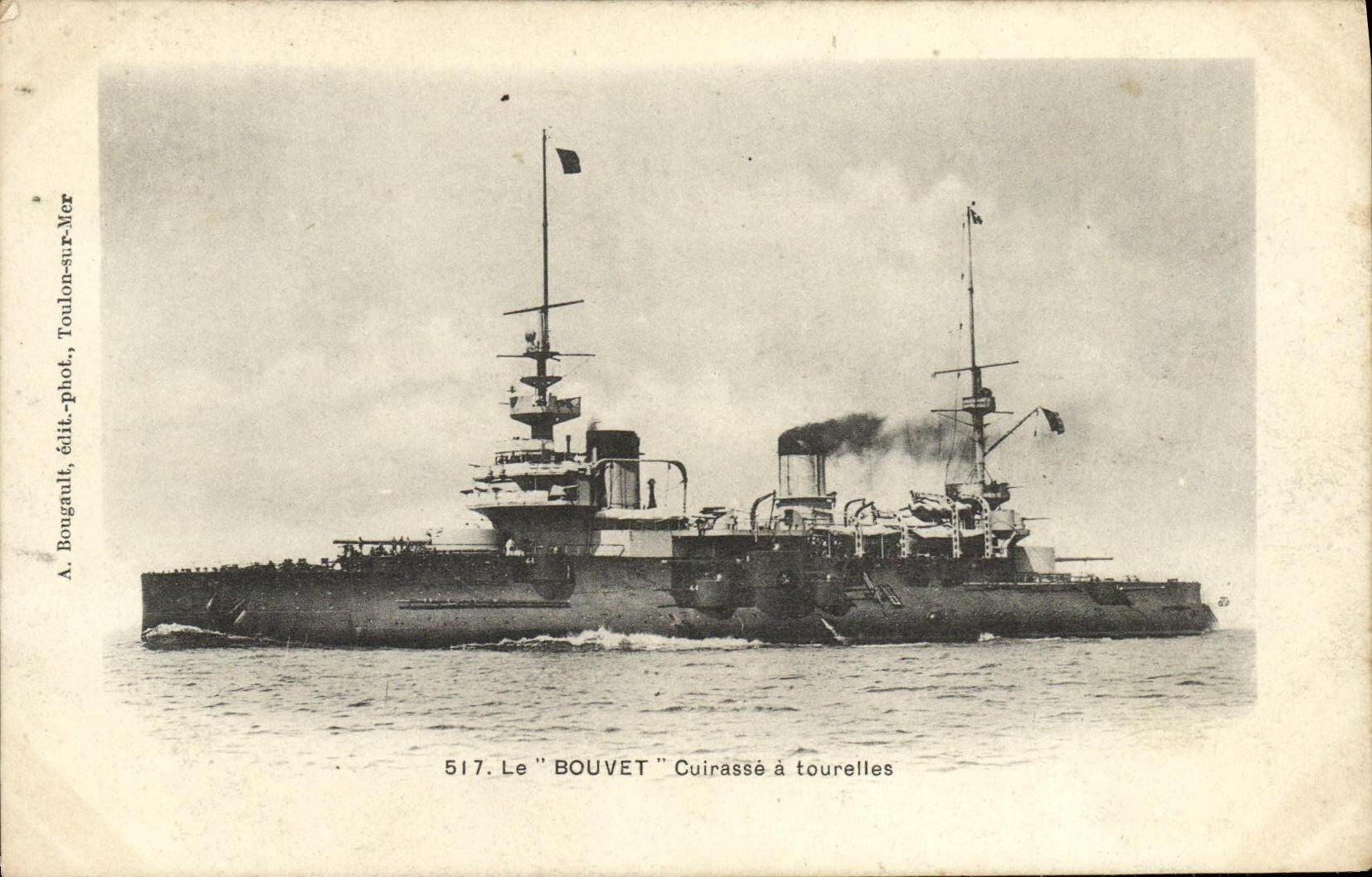 CPA Bateau Guerre Le Bouvet Cuirasse a tourelles