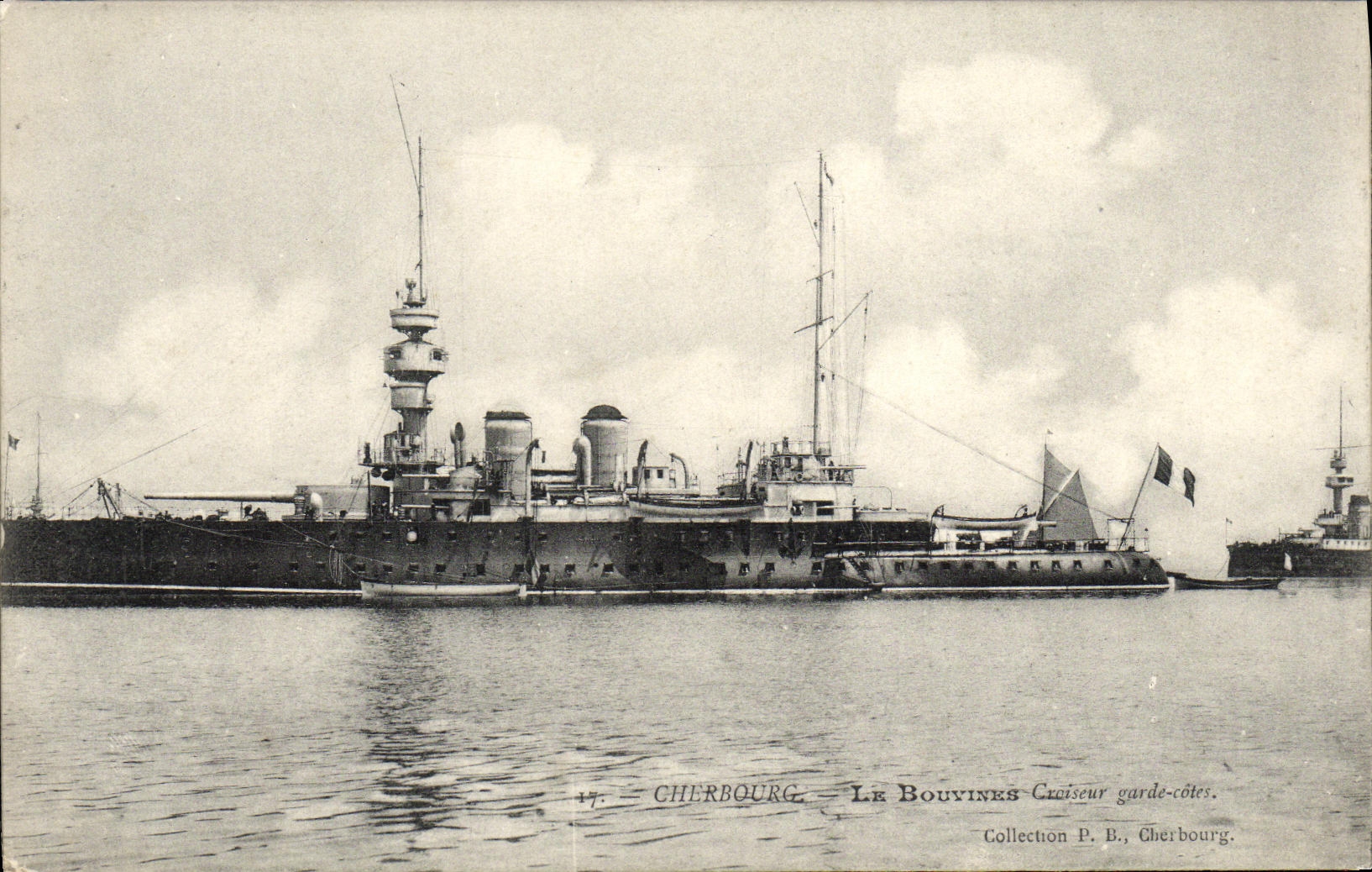 CPA Bateau Guerre Cherbourg Le Bouvines Croiseur Garde cotes