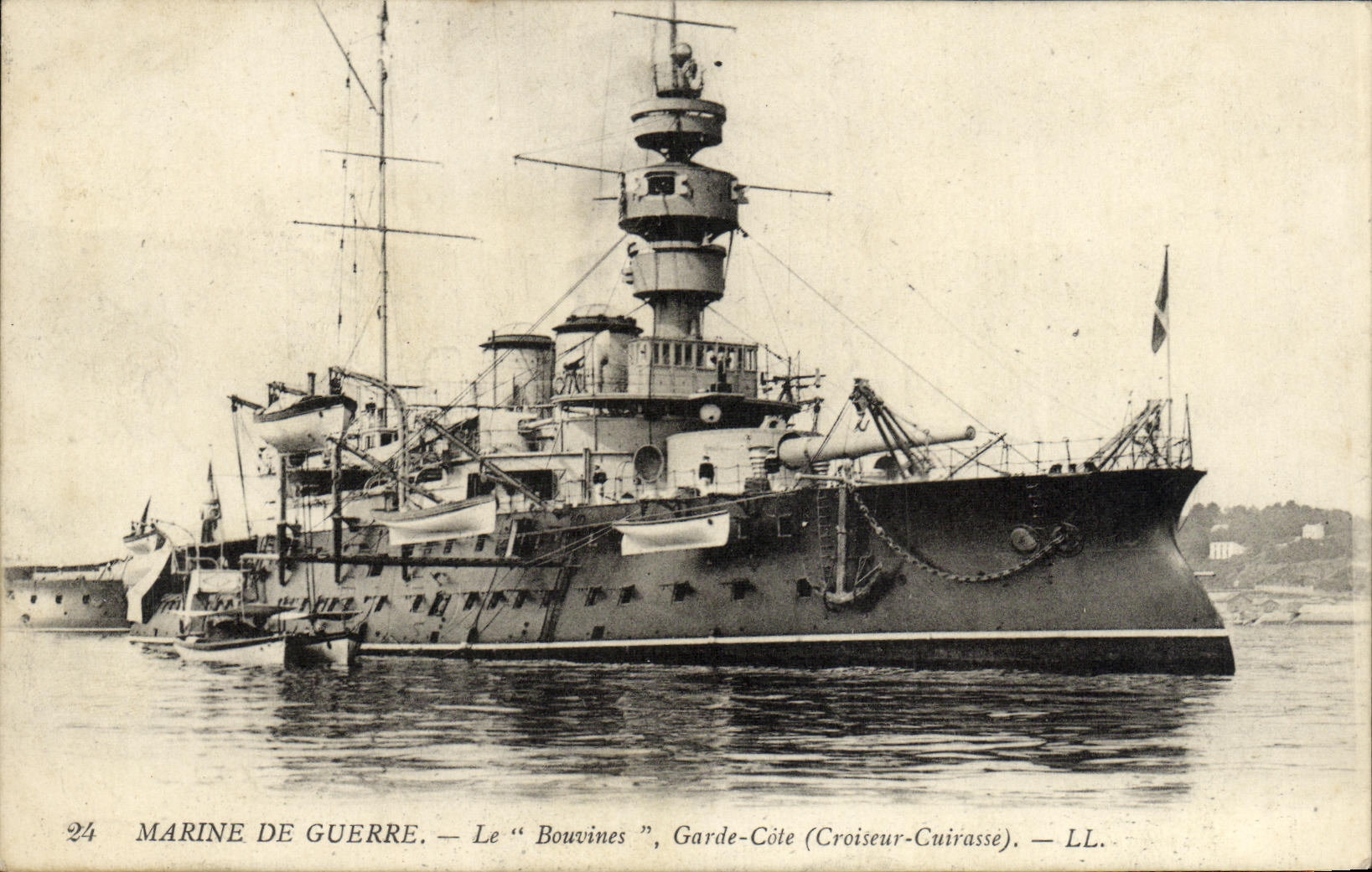 CPA Bateau Guerre Marine de Guerre Le Bouvines Garde cote