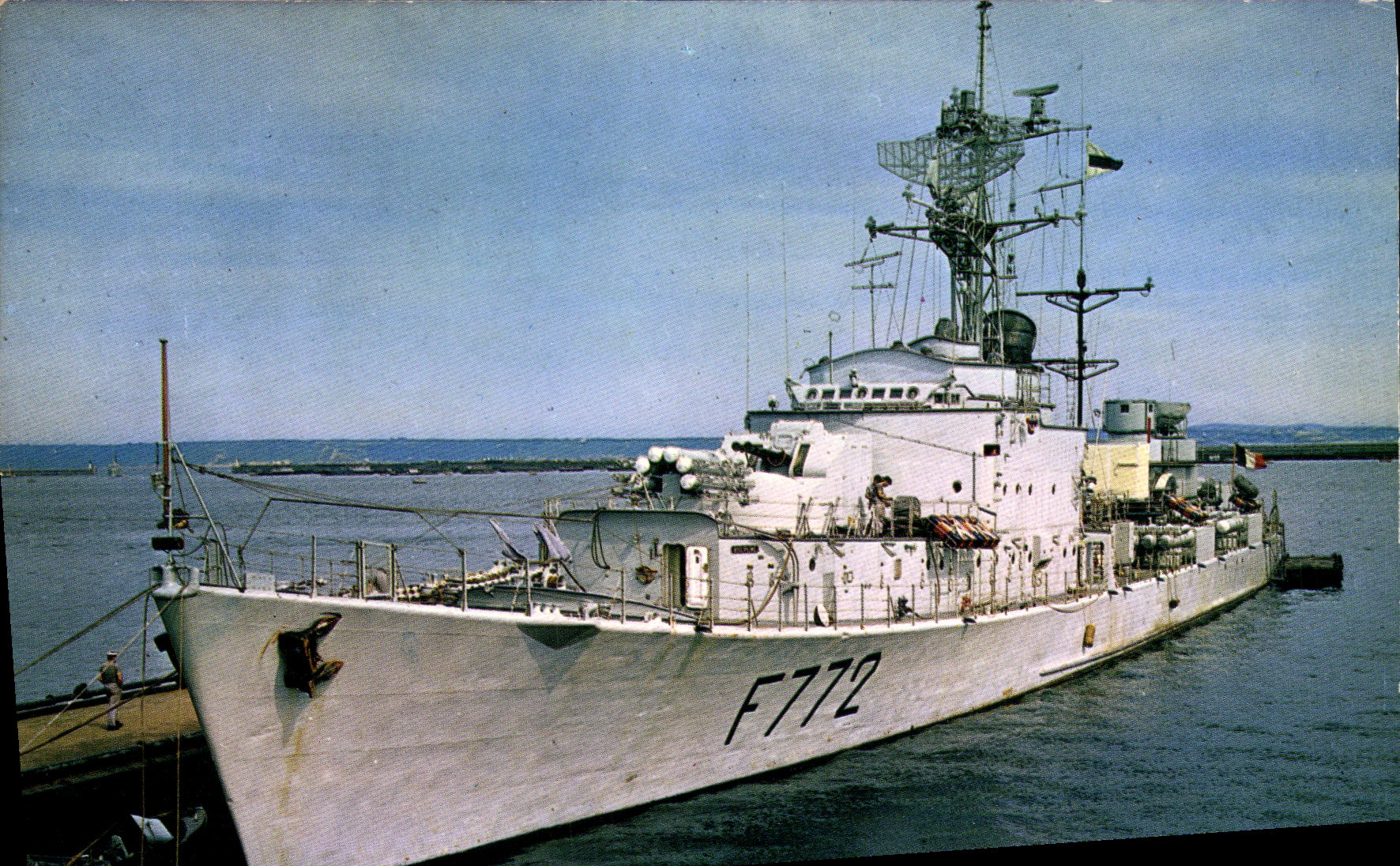 CPM Bateau Guerre La Bretagne L Escorteur rapide Le Breton 