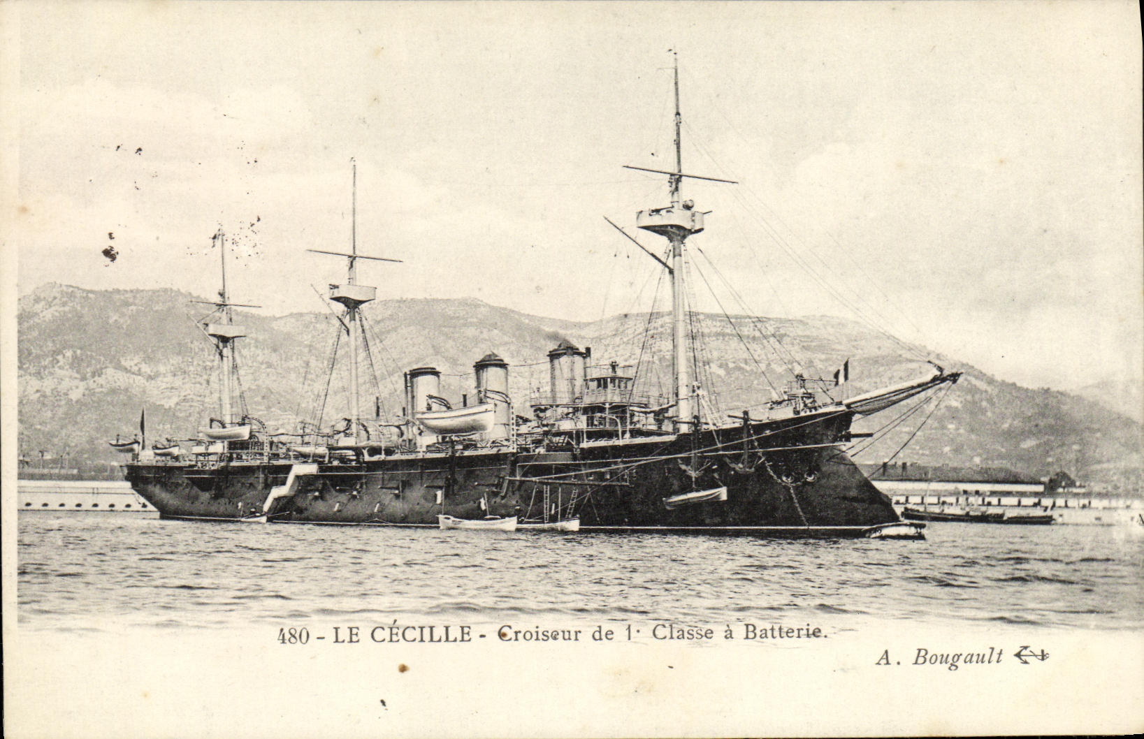 CPA Bateau Guerre Le Cecille Croiseur de 1ere Classe a Batterie