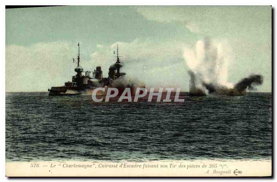 CPA Bateau Guerre Le Charlemagne Cuirasse d Escadre Faisant son Tir des Pieces