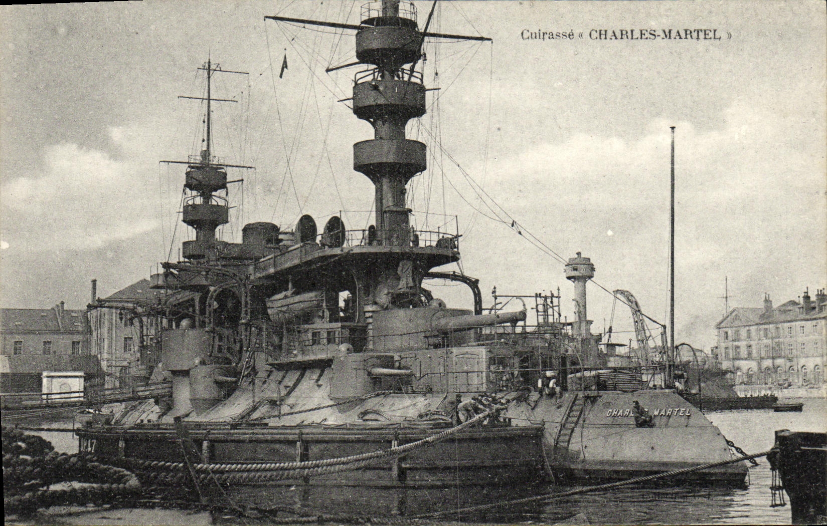 Cuirassé « CHARLES-MARTEL » — navire militaire à quai — éditeur non identifié, n° de série non visible