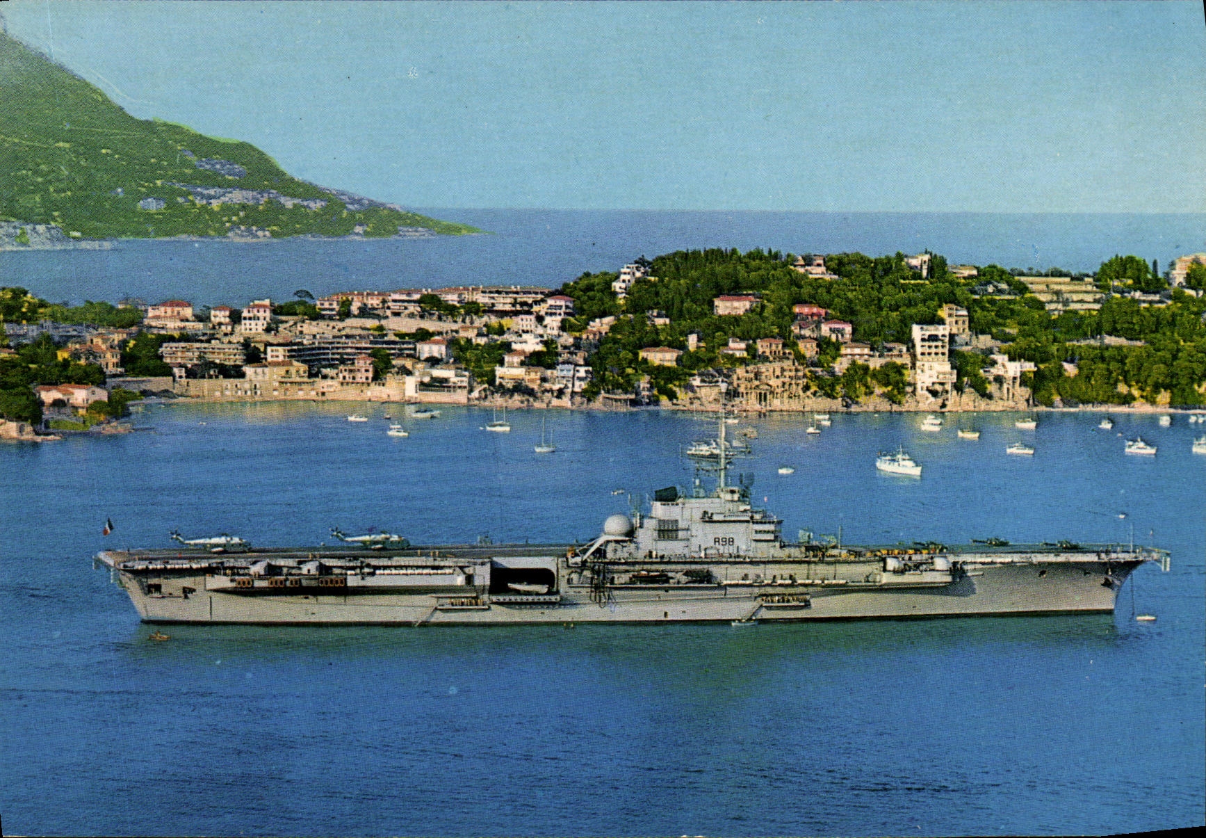 Porte-avions Clemenceau en rade de Villefranche — revue navale de la Flotte de la Méditerranée — Éditions S.E.P.T. - 35, Boulevard Gorbella - Nice