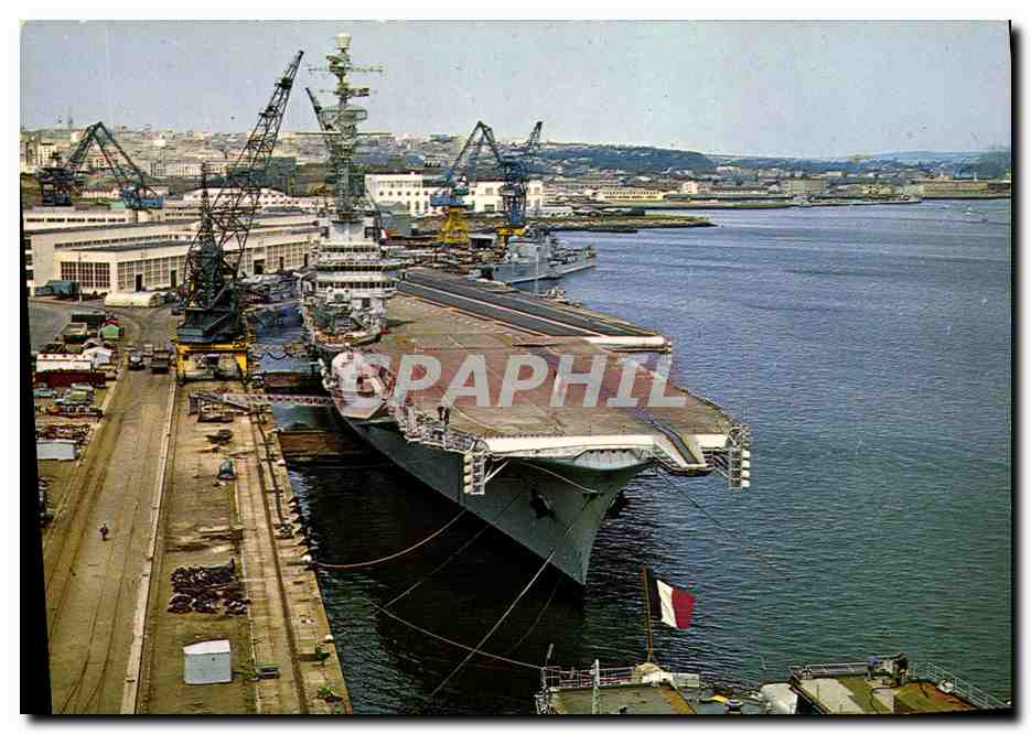 Le Porte-Avions "Clemenceau" — 22 000 tonnes — Éditions R. Cadouël, Quimper