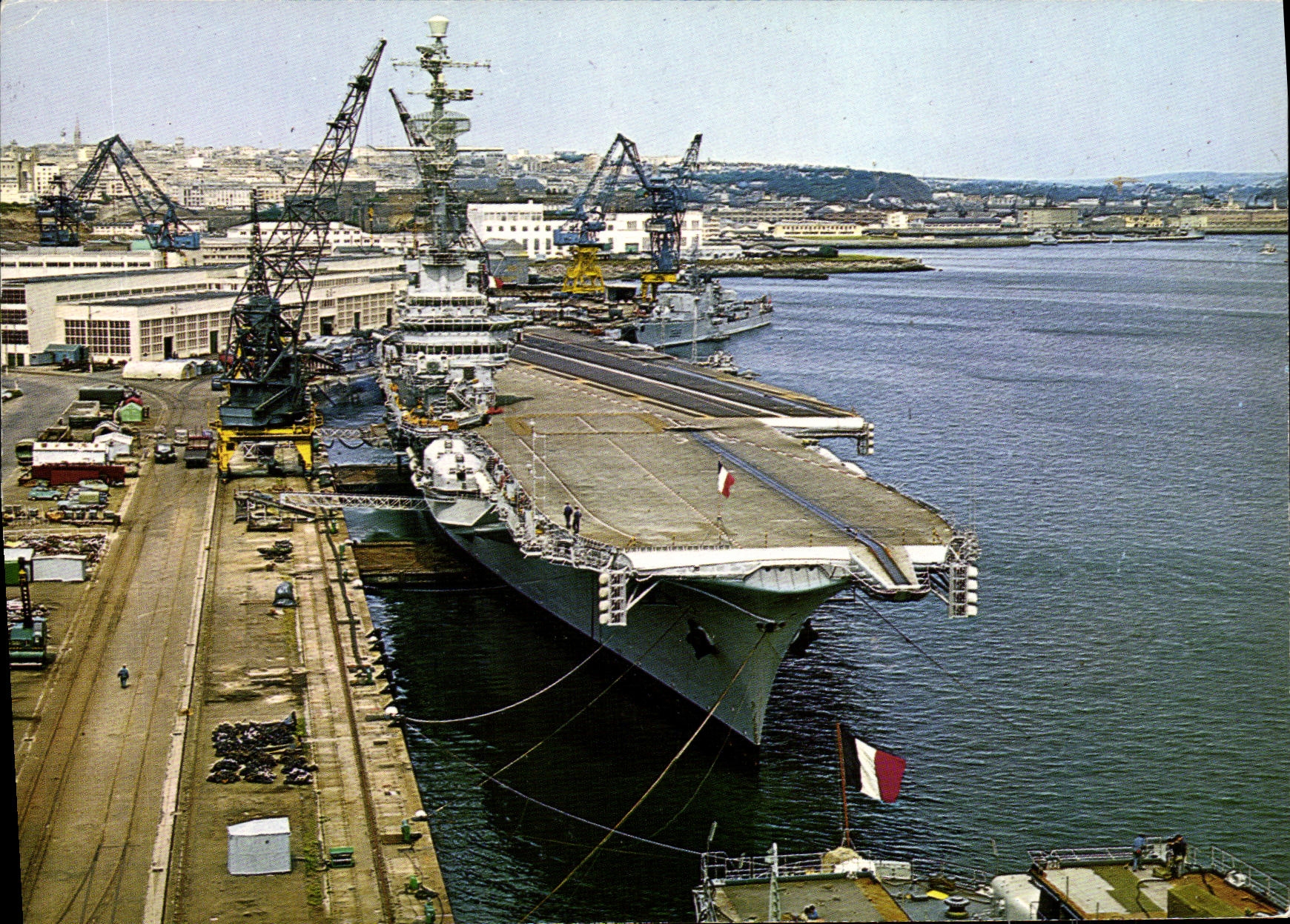 Porte-avions 'Clemenceau' — Brest — Éditions de Bretagne n°272