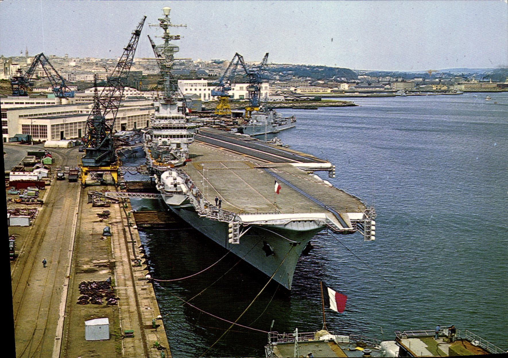 Le Porte-Avions "Clemenceau" — La Bretagne — Éditions de Bretagne