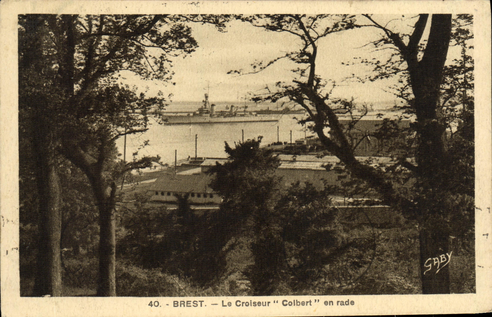 CPA Bateau Guerre Brest Le Croiseur Colbert en Rade