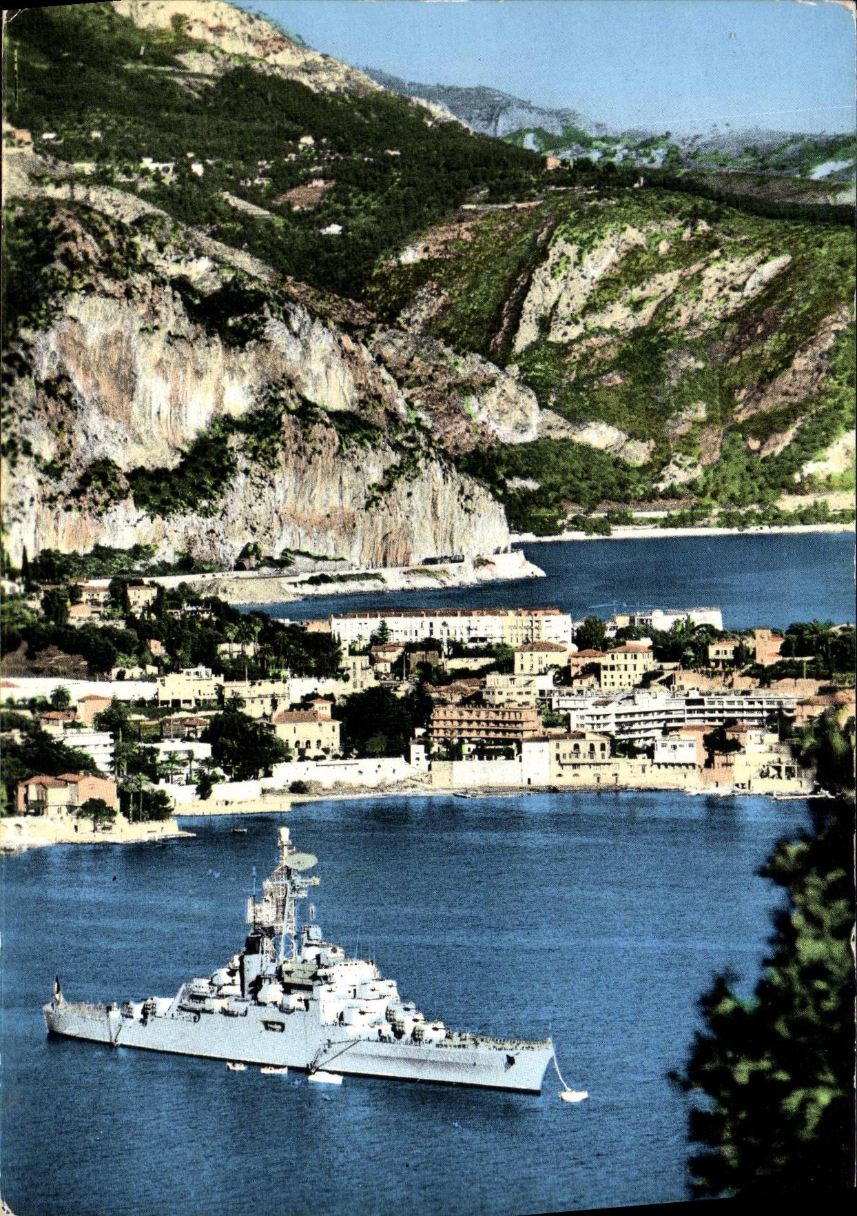 Bateau de guerre dans la baie d'Eze-Village — Éditeur : Editions S.E.P.T. 35, Villefranche-sur-Mer