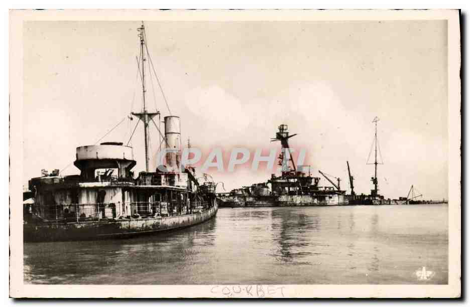 CPM Bateau Guerre Lion sur Mer Le Cuirasse Courbet Echoue Pendant le Debarqument