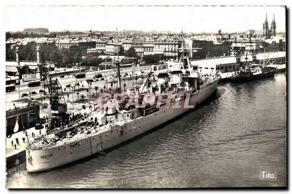 CPM Bateau Guerre Port Autonome Bordeaux Croiseur devant les Quinconces