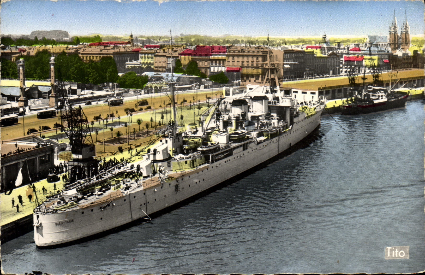 CPM Bateau Guerre Port Autonome Bordeaux Croiseur devant les Quinconces
