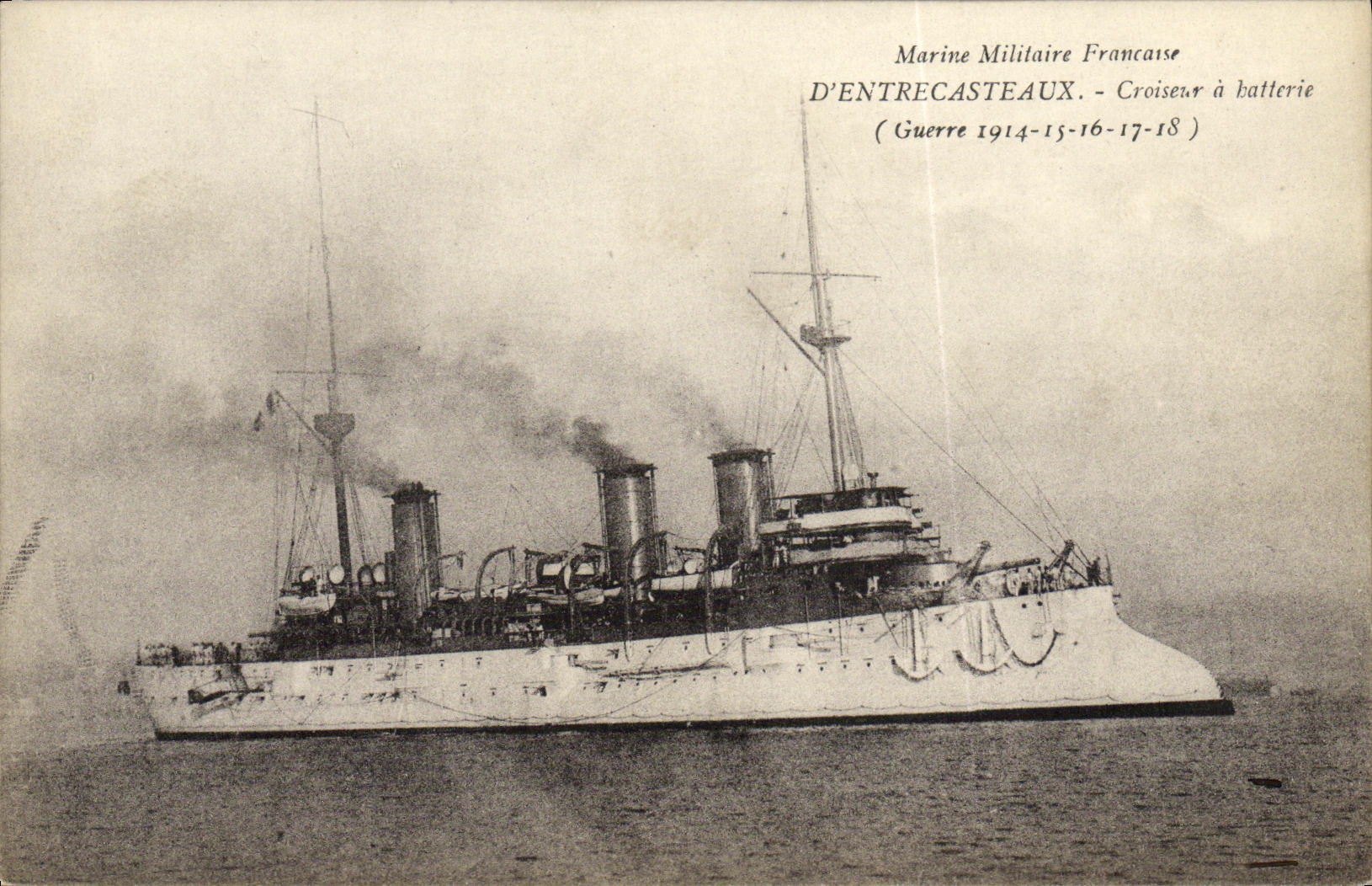 CPA Bateau Guerre Marine Francaise Le D Entrecasteaux Croiseur batterie