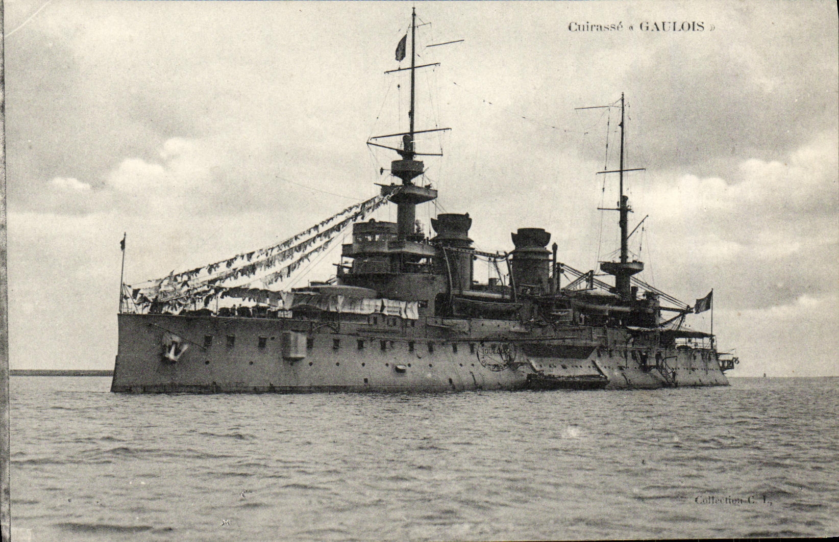 CPA Bateau Guerre Le Gaulois Cuirasse