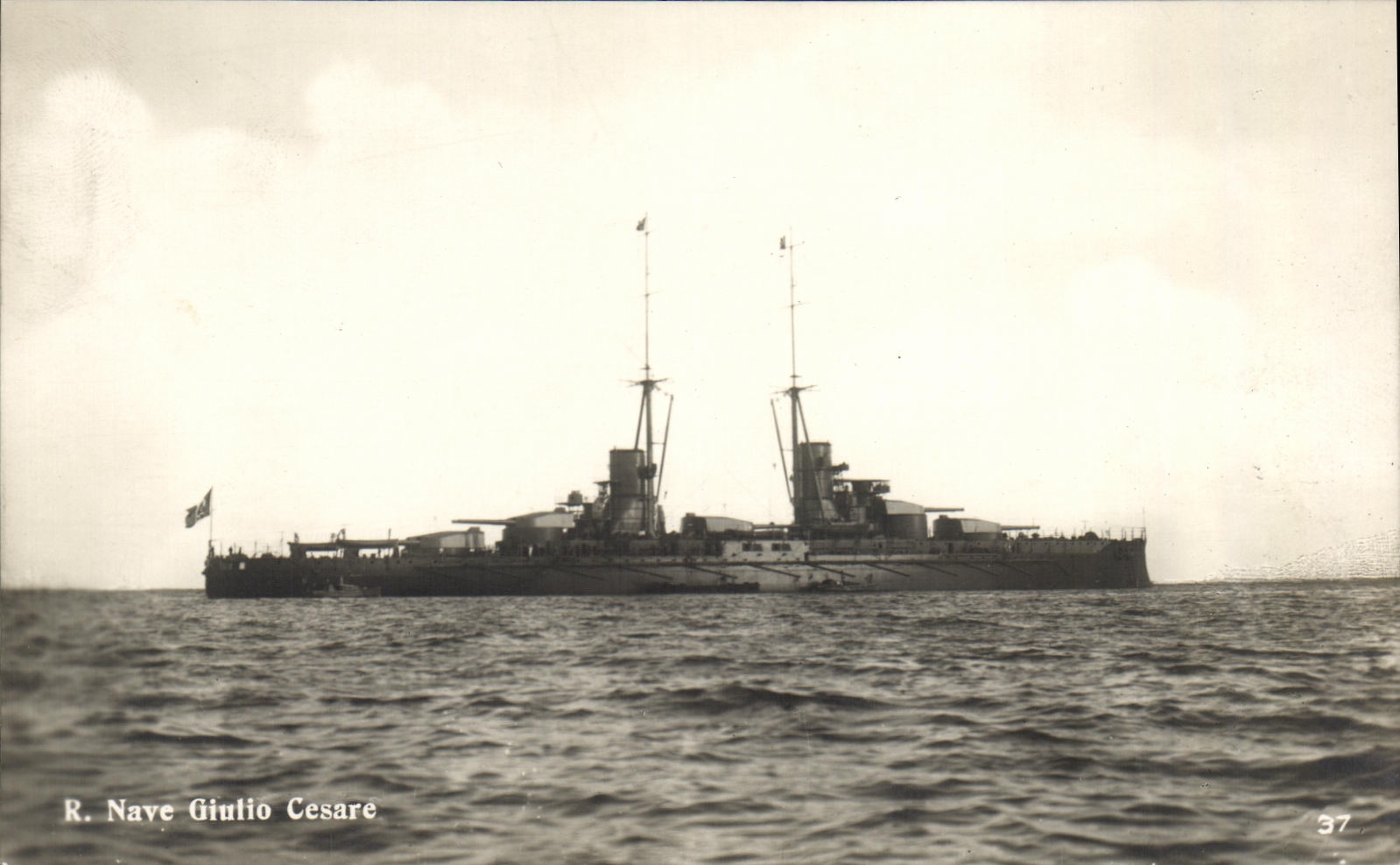 CPA Bateau Guerre Nava Giulio Cesare