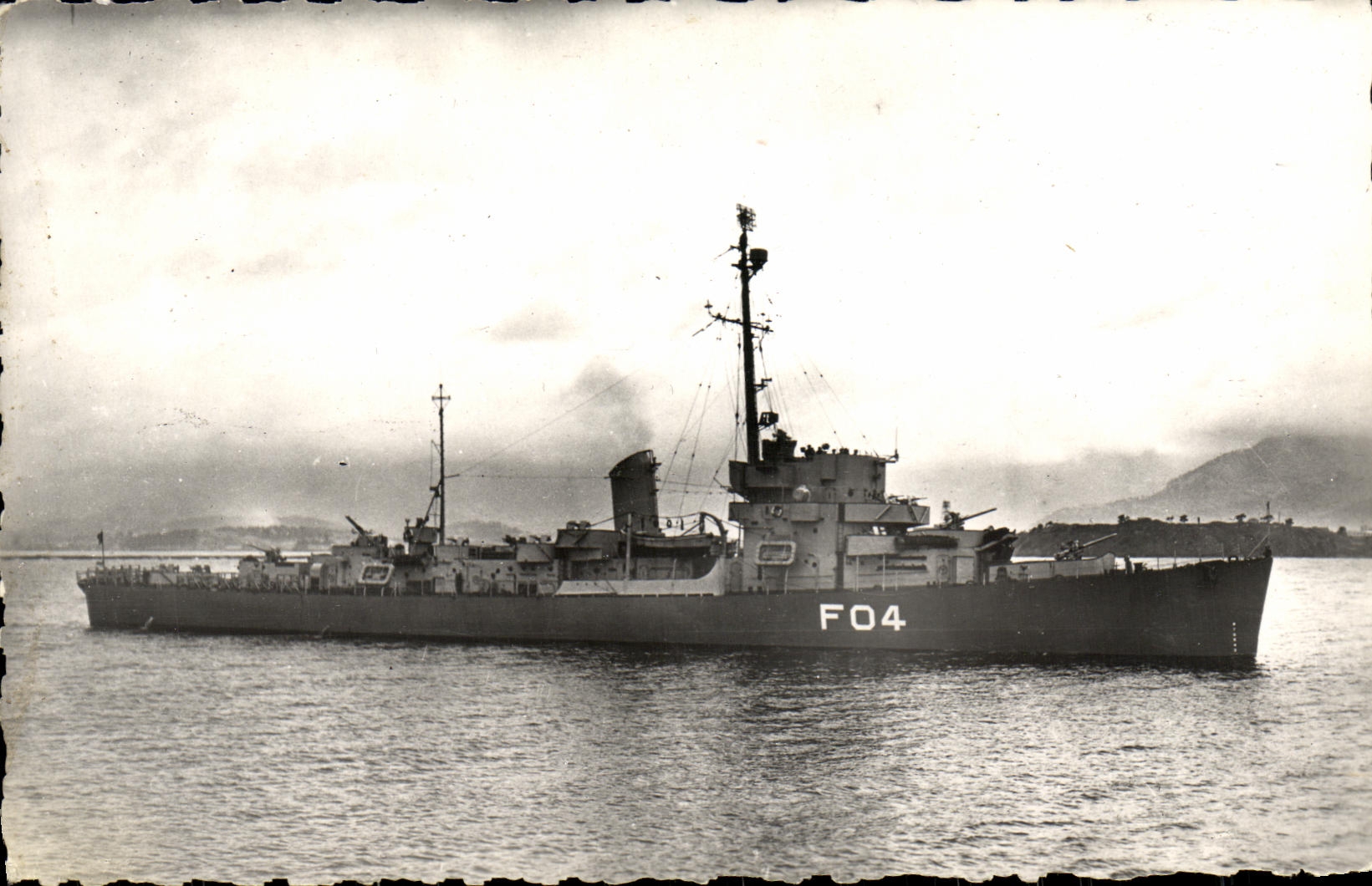 CPM Bateau Guerre Hova