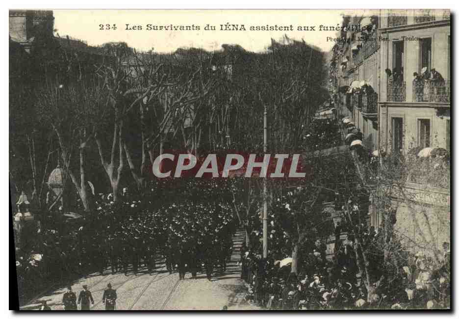 CPA Bateau Guerre Les Survivants du Iena Assistent aux funerailles