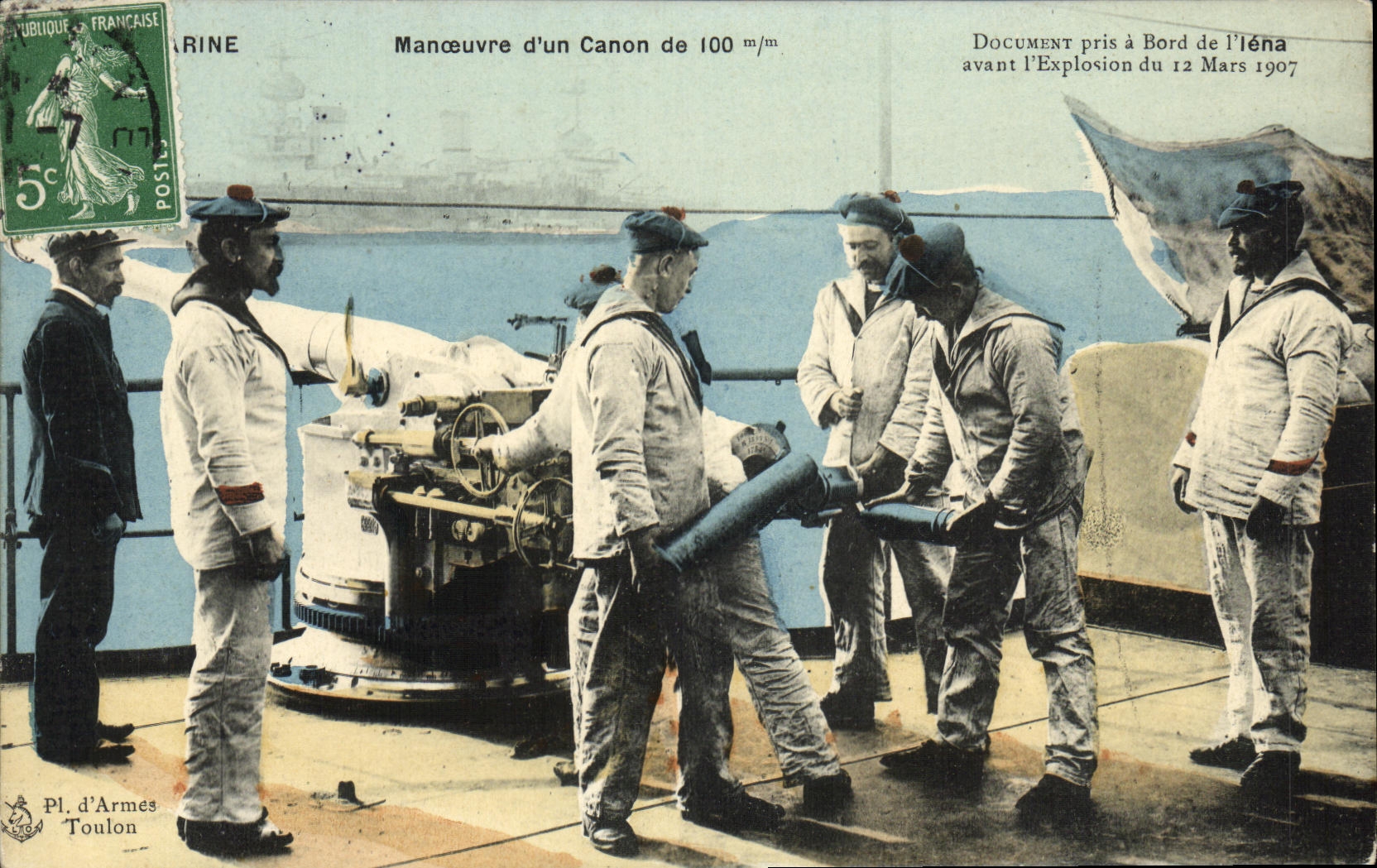 Manœuvre d'un Canon de 100 m/m — Document pris à bord de l'Iéna avant l'explosion du 12 Mars 1907 — Pl. d'Armes Toulon