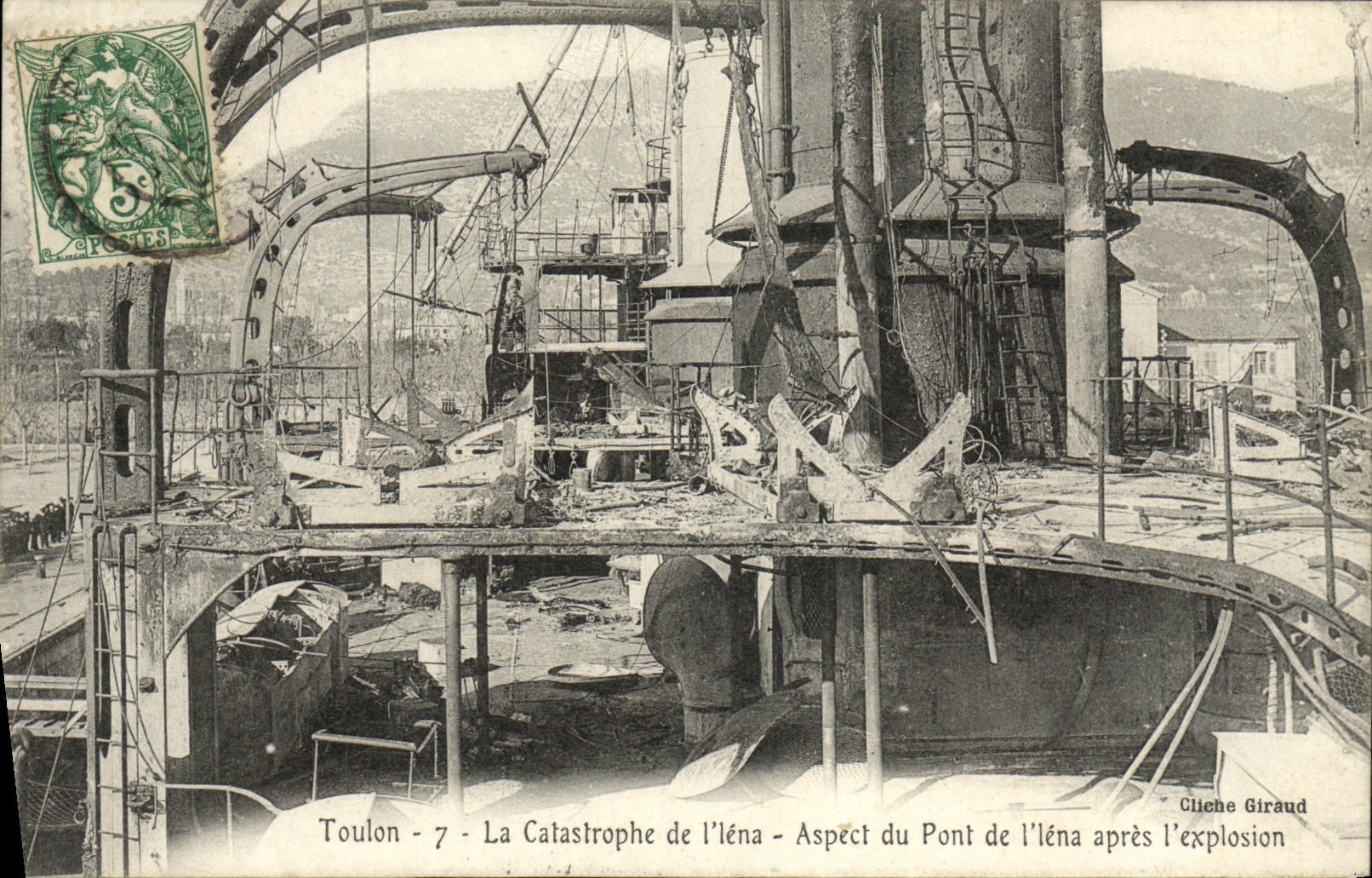CPA Bateau Guerre Toulon La Catastrophe de l Iena Aspect du Pont de l Iena Apres l explosion