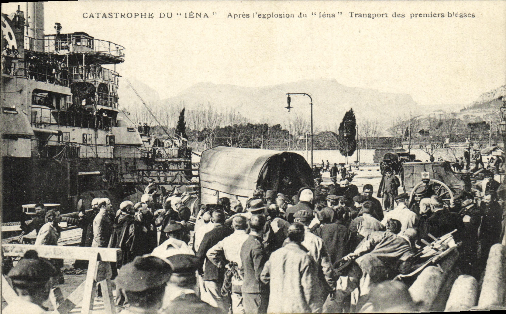 Catastrophe du "Iéna" — Après l'explosion du "Iéna" — Transport des premiers blessés — Ateliers de Phototypie Guenée, Marseille