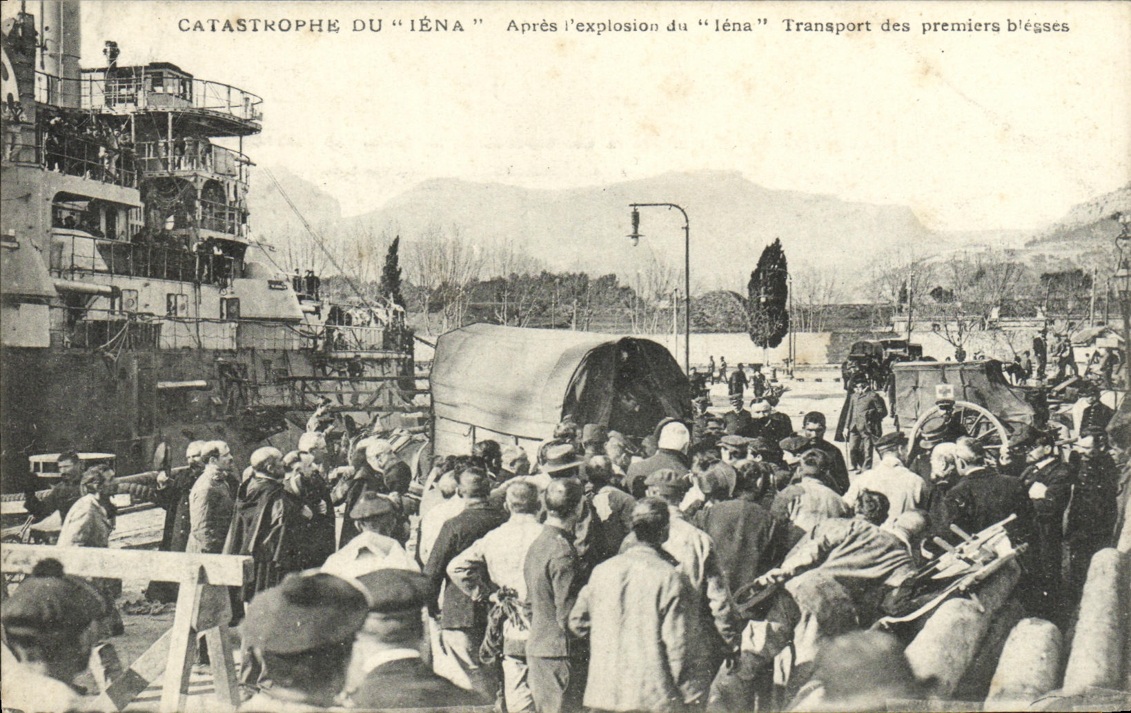 Catastrophe du "Iéna" — Après l'explosion du "Iéna" Transport des premiers blessés — Atelier de Phototypie Guandé, Marseille