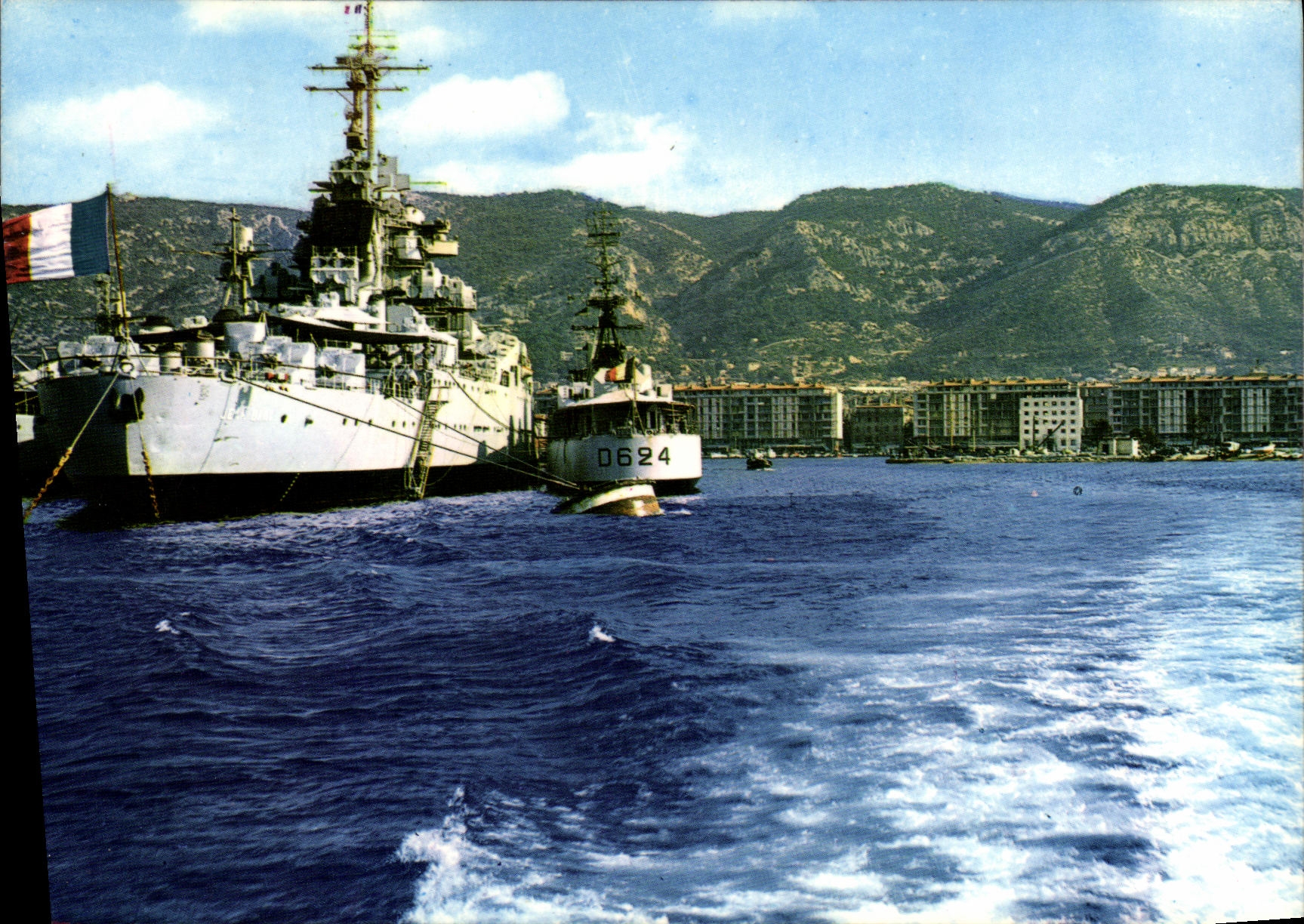 CPM Bateau Guerre Lumiere Et Beaute De La Cote D Azur Toulon Le Jean Bart dans la Rade
