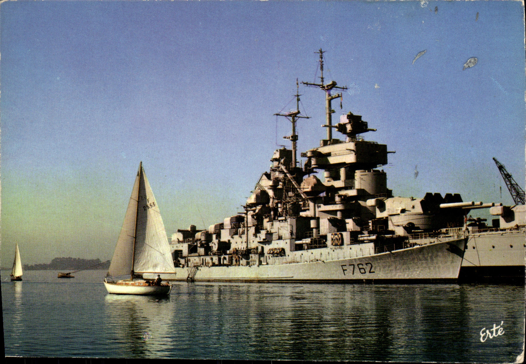 CPSM Bateau Toulon Un escorteur et le cuirasse Jean Bart