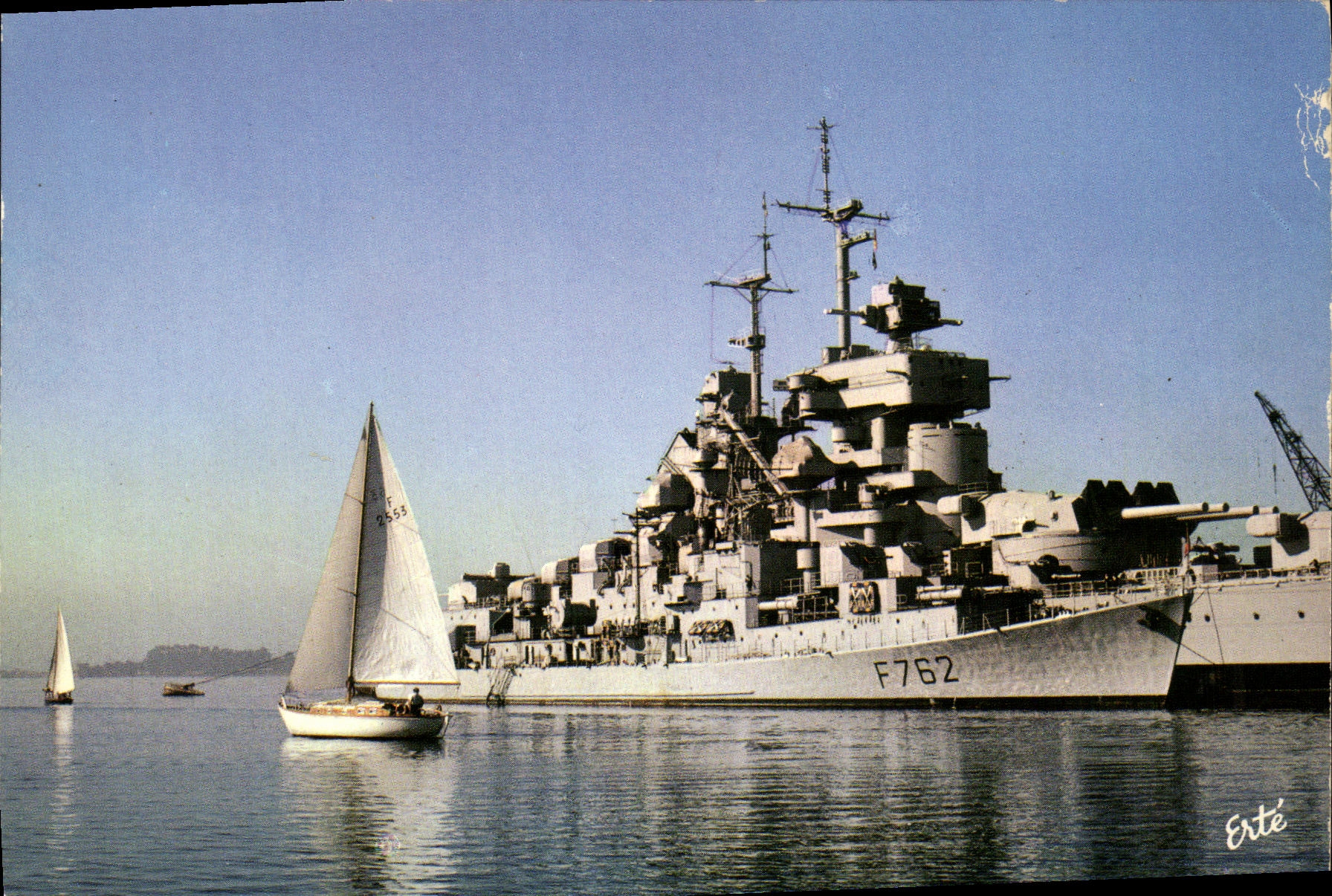 CPSM Bateau Toulon Un escorteur et le cuirasse Jean Bart