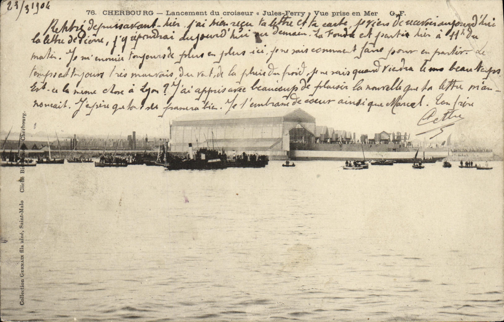 CPA Bateau Cherbourg Lancement du croiseur Jules Ferry Vue prise en mer 