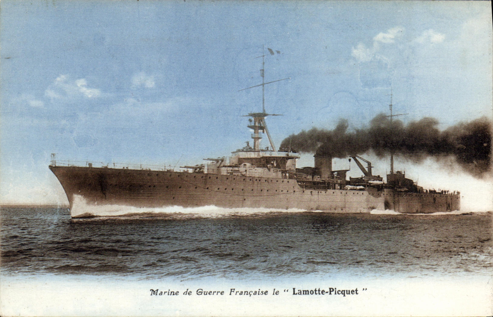 CPA Bateau Marine militaire francaise Croiseur Lamotte Picquet