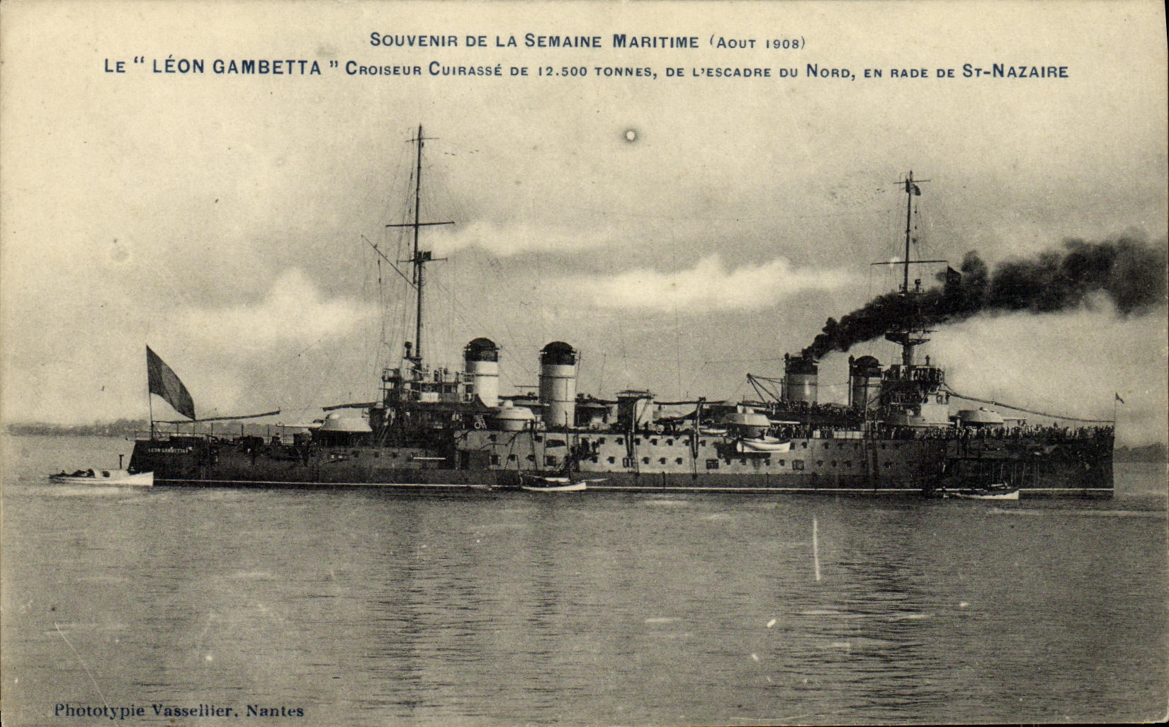 Le "Léon Gambetta" — croiseur cuirassé de 12.500 tonnes, en rade de St-Nazaire — Phototypie Vassellier, Nantes