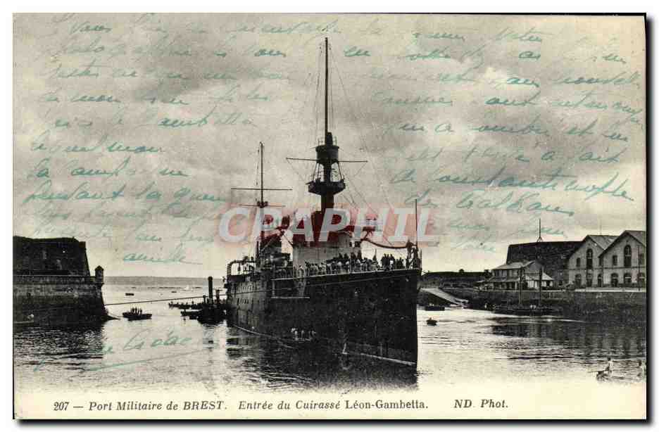 Port Militaire de BREST — Entrée du Cuirassé Léon-Gambetta — ND Phot.