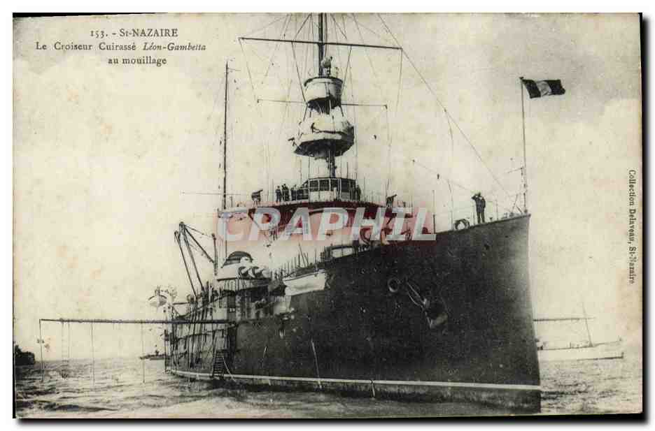 CPA Bateau Saint Nazaire le croiseur cuirasse Leon Gambetta au mouillage