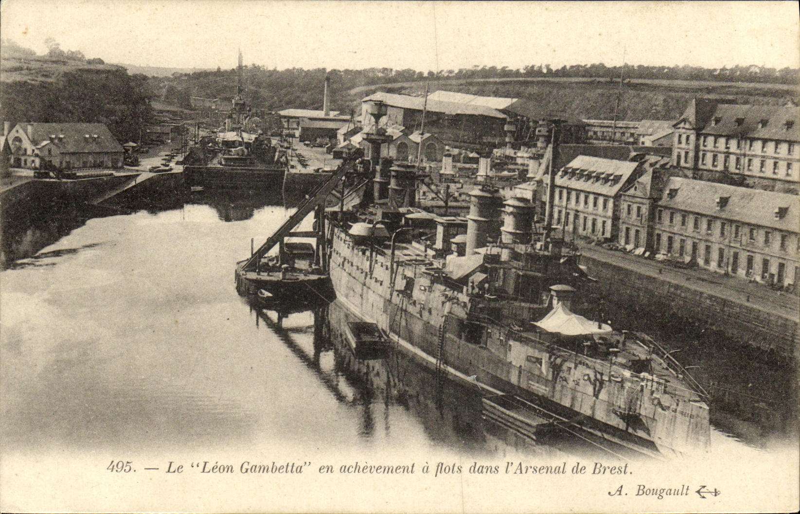 Le "Léon Gambetta" en achèvement à flots dans l'Arsenal de Brest — A. Bougault, n° 495