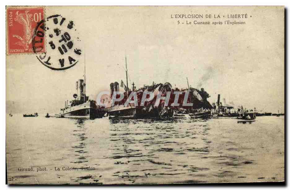CPA Bateau Explosion de la Liberte Cuirasse apres l explosion