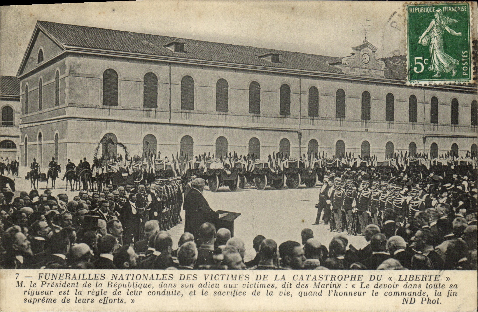 Funerali nazionali delle vittime della catastrofe del « Libérate » — Il Presidente della Repubblica pronuncia un discorso — ND Phot.