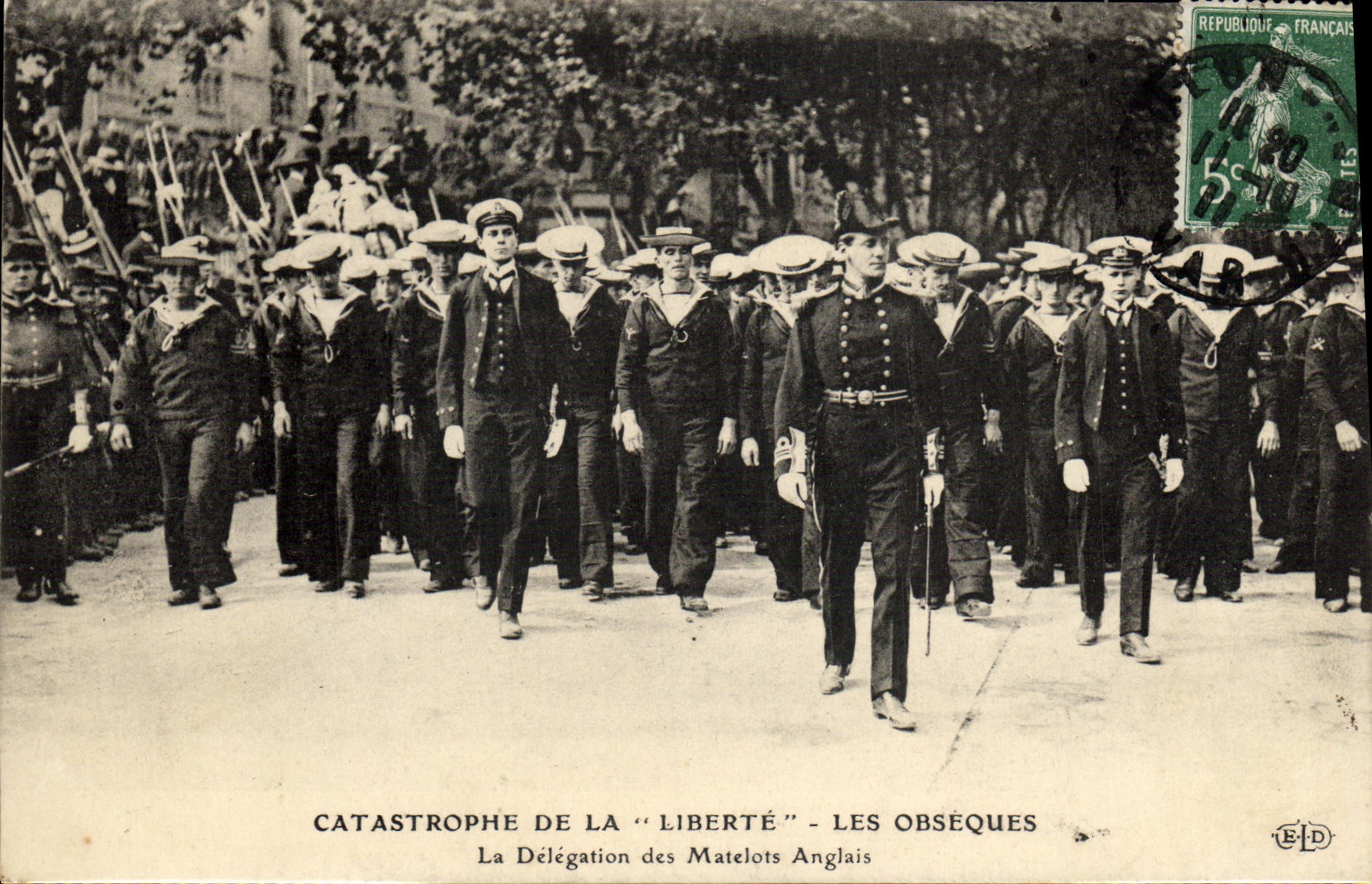 CPA Bateau Catastrophe de la Liberte Toulon La delegation des matelots anglais 