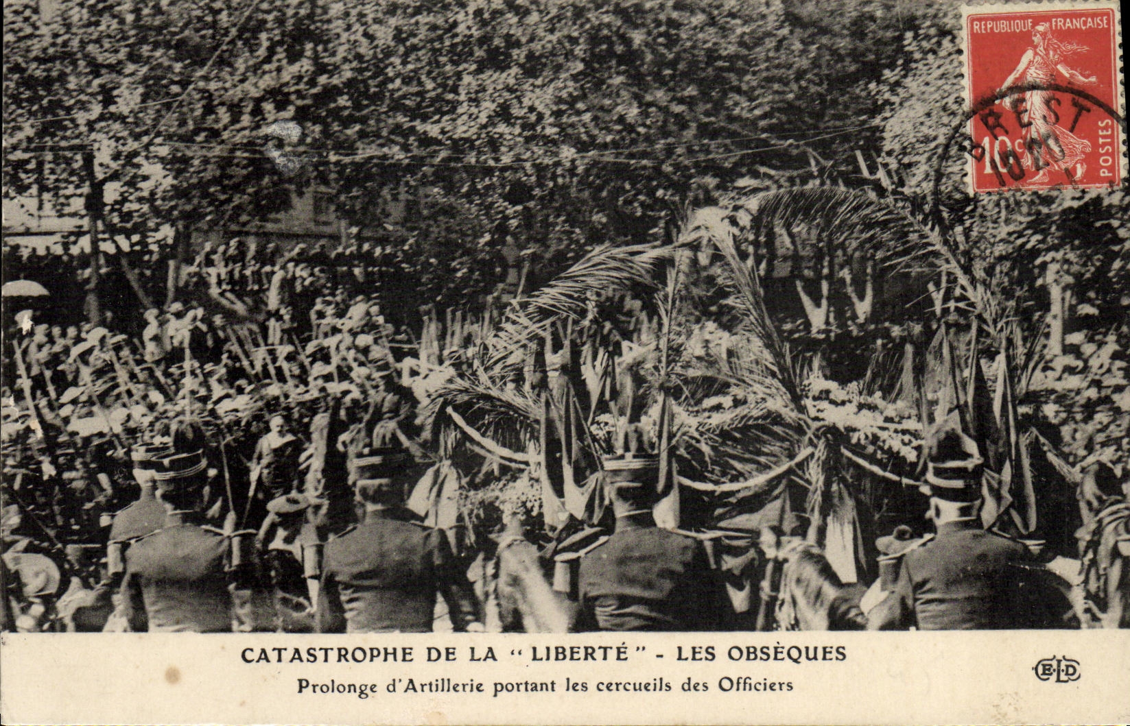 Catastrophe de la "Liberté" - Les obsèques — Prolonge d'Artillerie portant les cercueils des Officiers — Éditeur C.B.D.