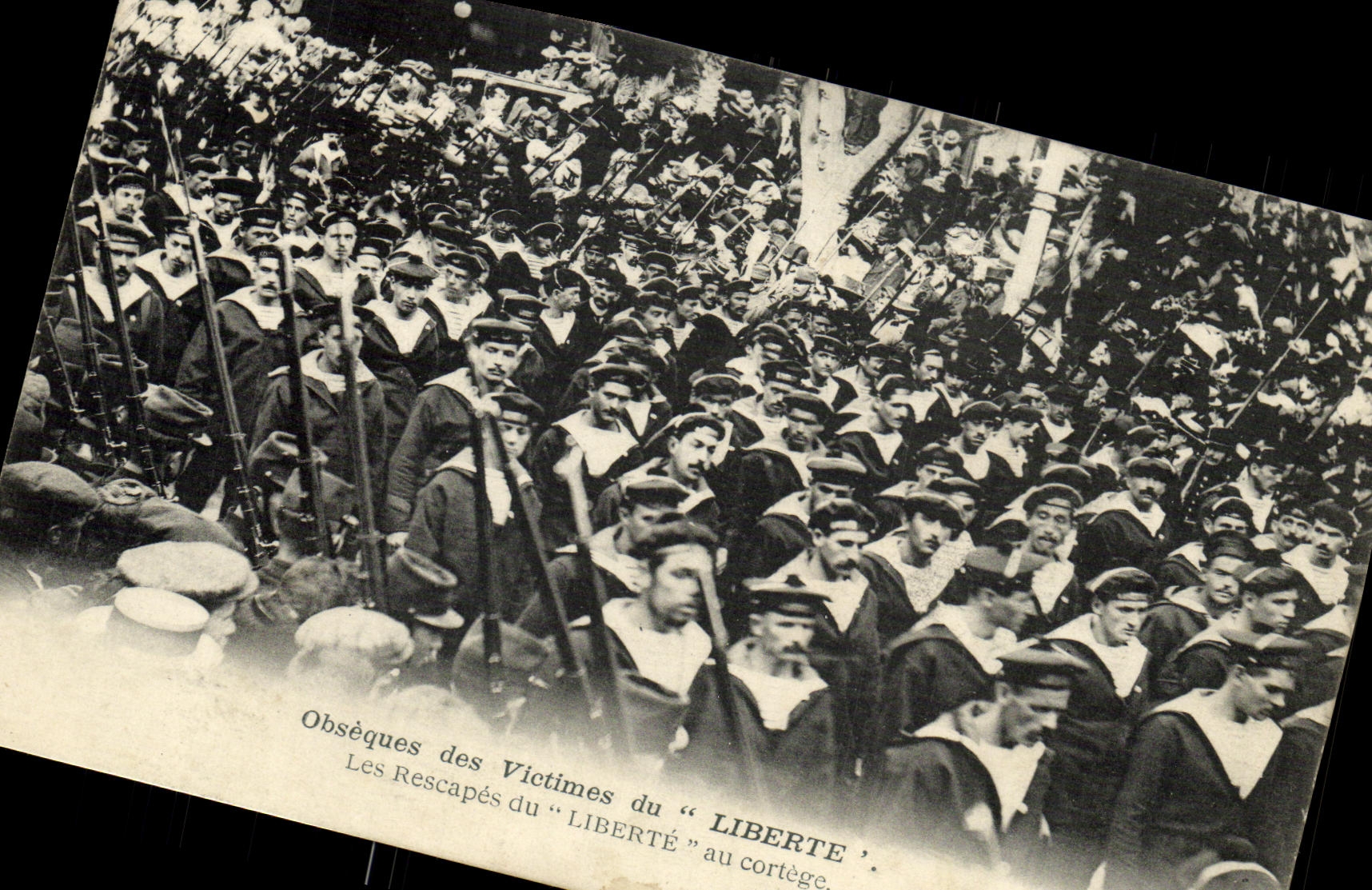 Obsèques des Victimes du "LIBERTÉ" — Les Rescapés du "LIBERTÉ" au cortège — éditeur non visible