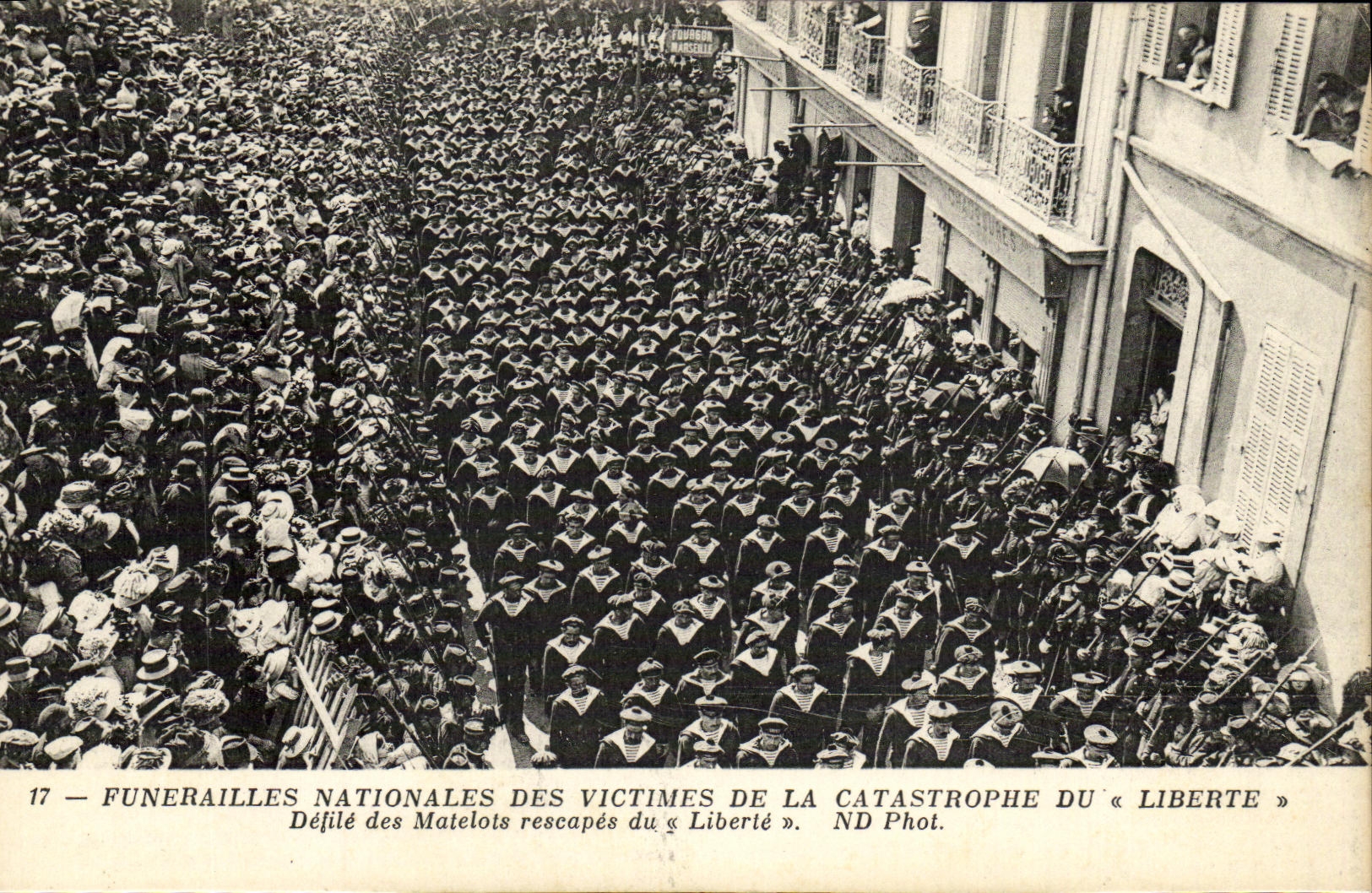 Funérailles nationales des victimes de la catastrophe du « Liberte » — Défilé des matelots rescapés — ND Phot.